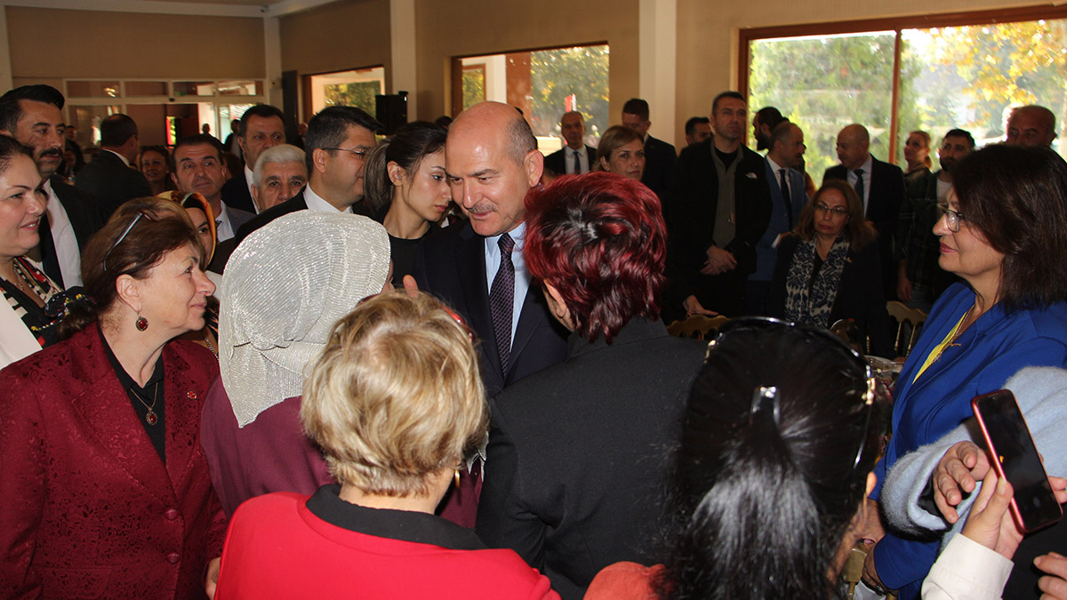 İçişleri Bakanı Süleyman Soylu, kadın cinayetlerinde geçen yıla göre azalma yaşandığını belirtti.