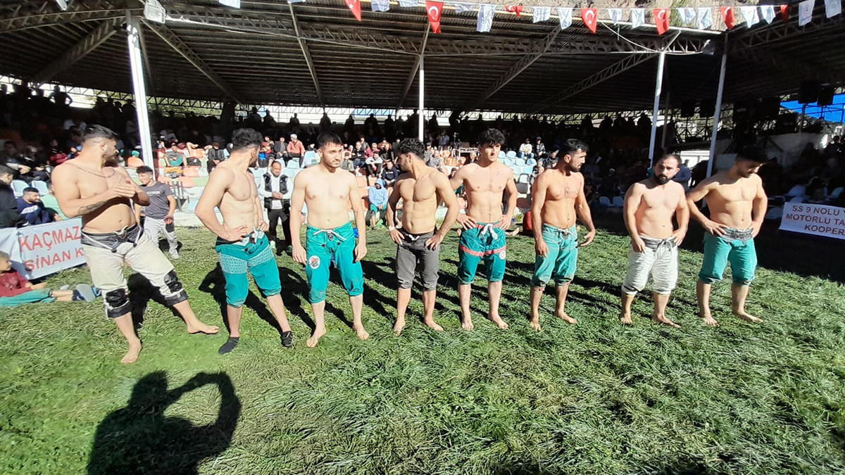 Karakucak Güreşleri'nin 72'ncisi düzenlendi