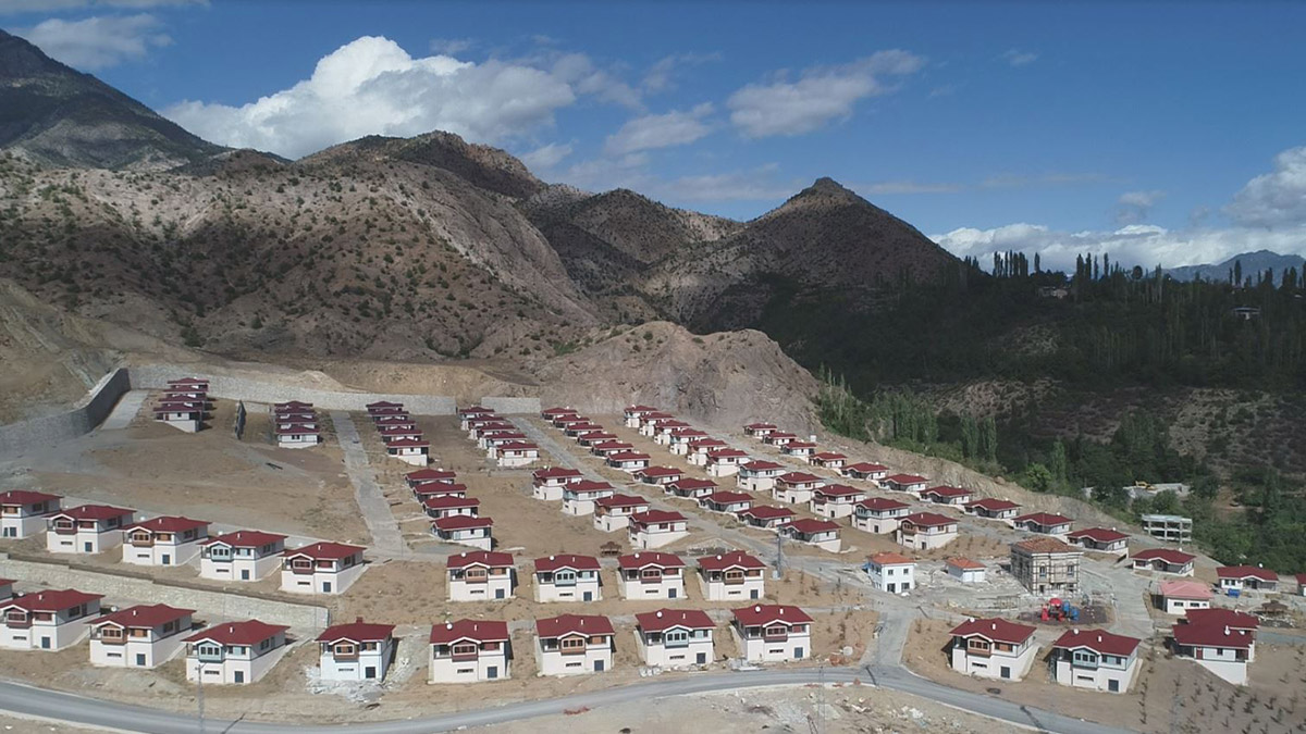 Yusufeli'nde 'Villa Köy'e göç başladı