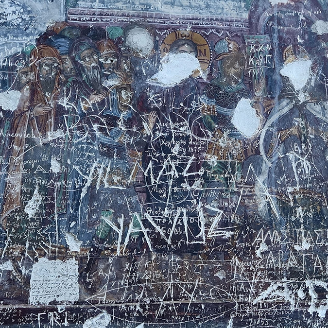 Sümela Manastırı'nda fresklere saygısızlık silinecek