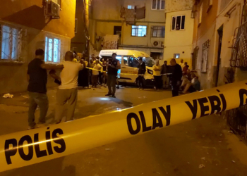 Tabanca ile havaya ateş eden komşusunu uyarınca vuruldu