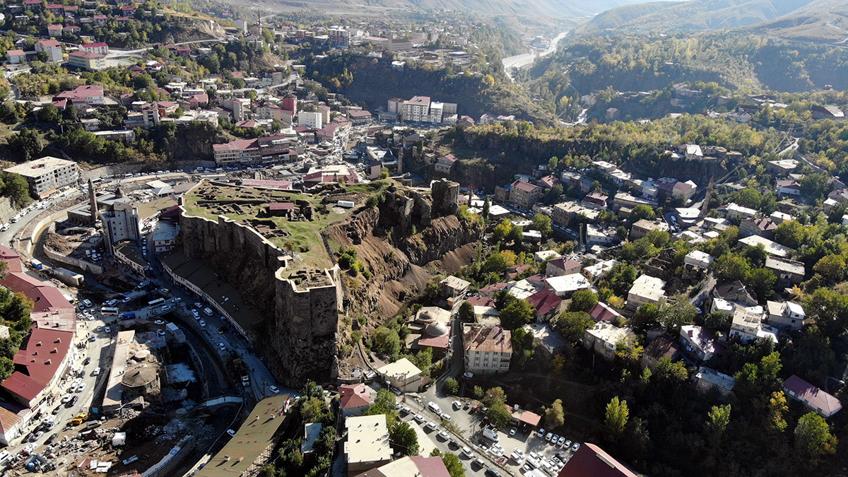 Tarihi Bitlis Kalesi'nde restorasyon tamamlanıyor
