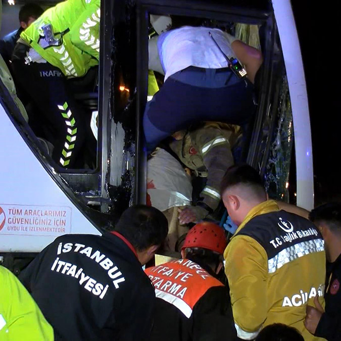 TEM Otoyolu'nda yolcu otobüsü kazası