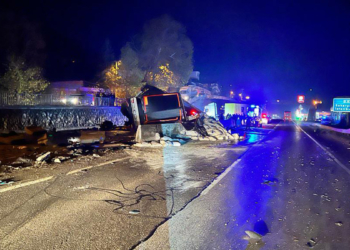 TIR kamyona arkadan çarptı; 1 ölü 2 yaralı