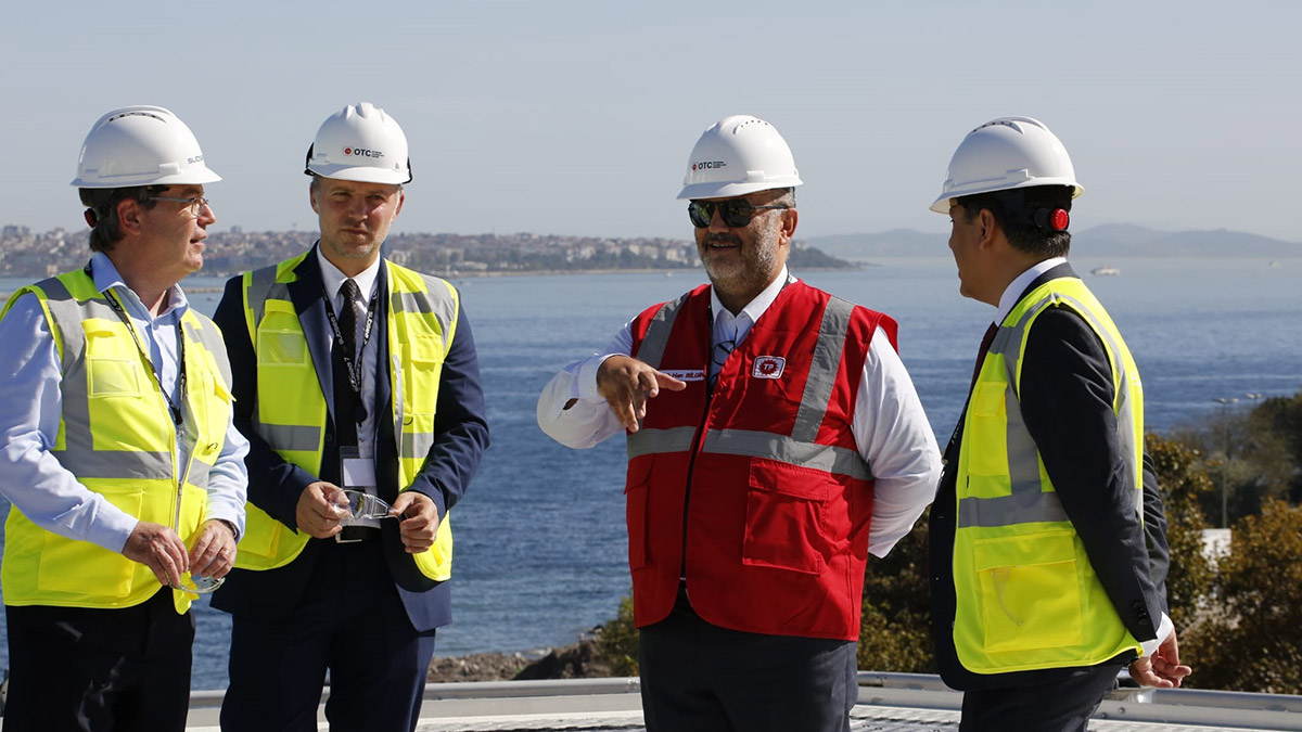 Zonguldak’ın Çaycuma ilçesinde bulunan Filyos Limanı ile doğalgaz boru hattının bulunduğu açık denize kablo serecek olan ‘Seven Arctic’ gemisinde incelemede bulunan Türkiye Petrolleri Anonim Ortaklığı (TPAO) Genel Müdürü Melih Han Bilgin, "Takvimden herhangi bir sapma yok, tam gaz devam” dedi.