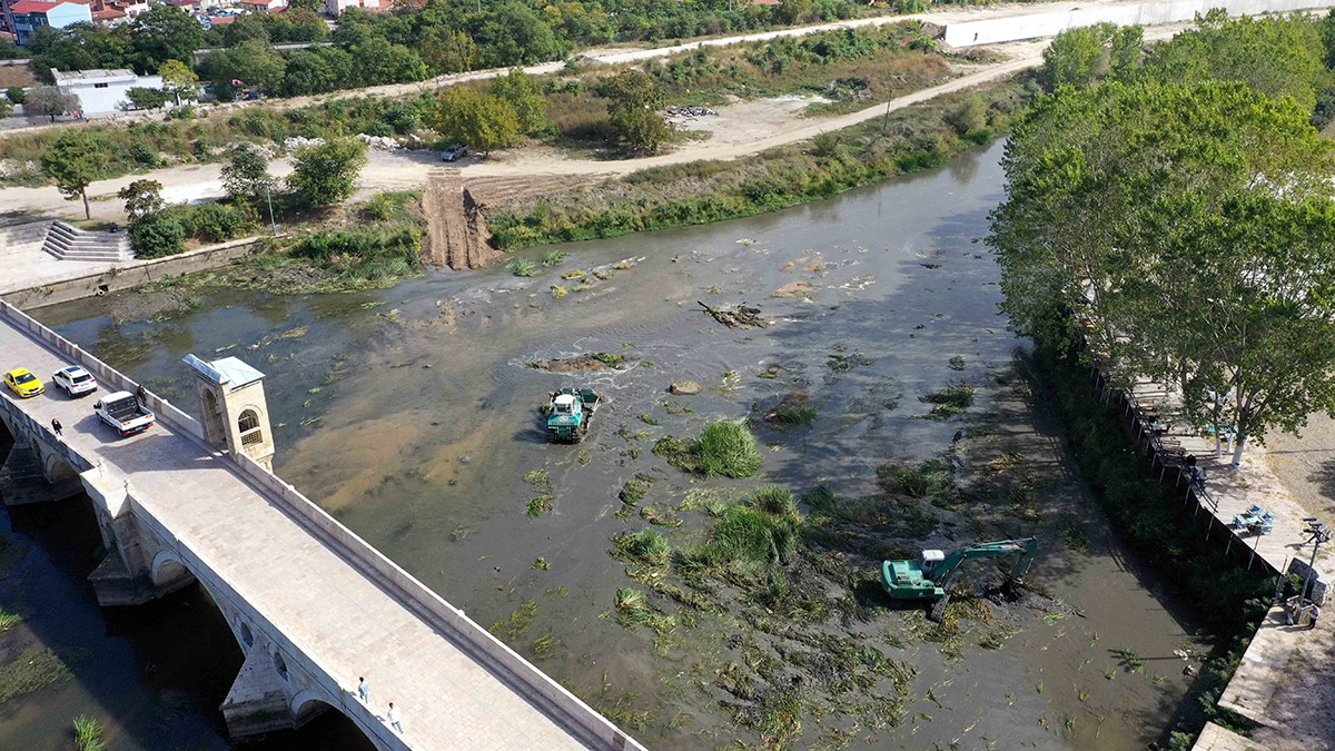 Tunca Nehri'nde DSİ temizliği