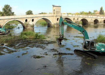 Tunca Nehri'nde DSİ temizliği