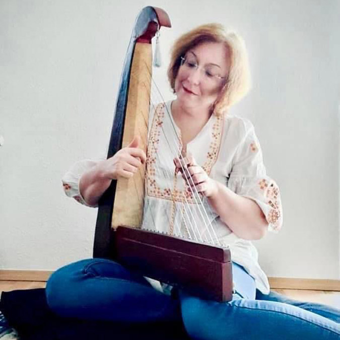 Bahçeşehir Üniversitesi Konservatuvarı Müdürü Dr. Erman Türkili, erken yaşta öğrenme güçlüğü çeken ve otizm spekturumundaki çocukların piyano çalabilmesi için notasız tanışma metodu geliştirdi.