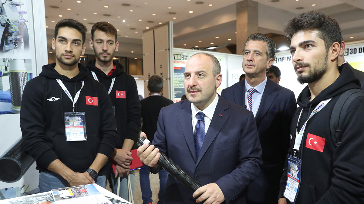 Bakan Varank, Türk Kompozit 2022 Fuarı'nı ziyaret etti