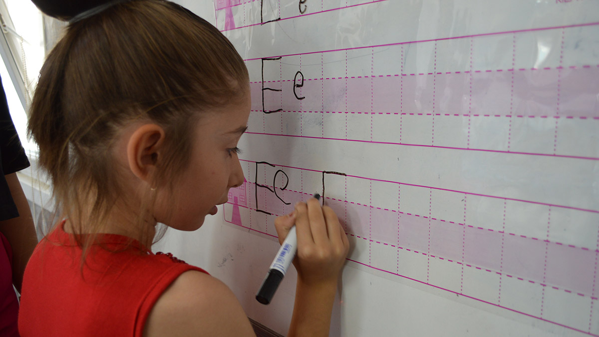 Ukrayna'dan Elazığ'a getirilen Ahıska Türkü 800 çocuk eğitimde