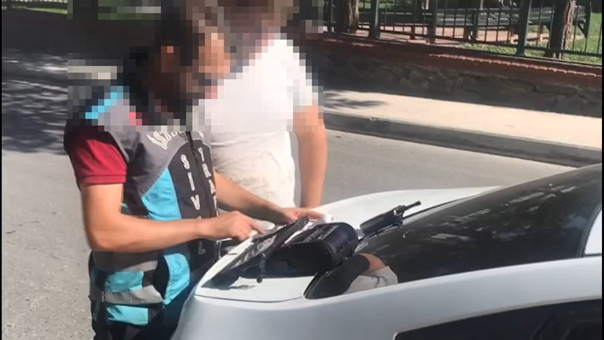 Ümraniye'de çakarlı araç sürücüsüne ceza