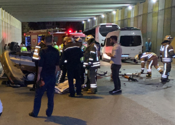 Otomobil viyadükten aşağı uçtu; 1 ölü 1 yaralı
