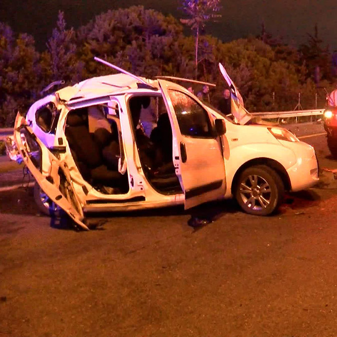 Ümraniye'de trafik kazası; 1 ölü 2 yaralı