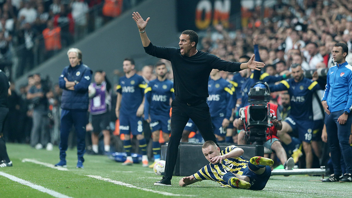 Valerien Ismael taraftarların hedefinde