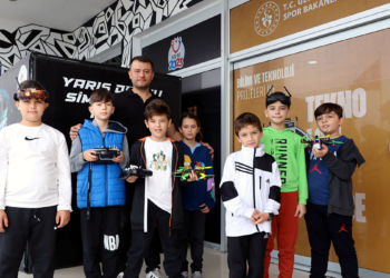 Yarış dronu simülasyon kabini tasarladı