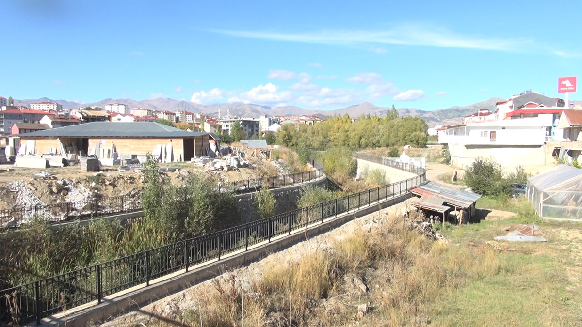 Şiran Deresi taşkın riski ile karşı karşıya