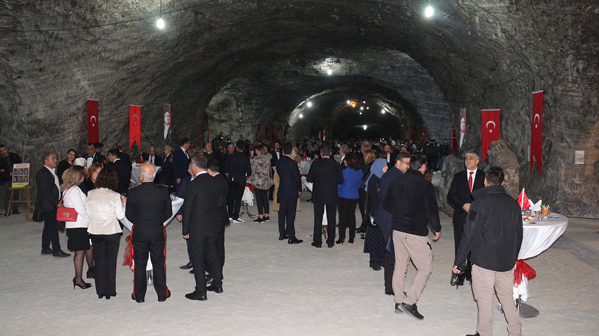 Yer Altı Tuz Şehrinde 29 Ekim kutlaması