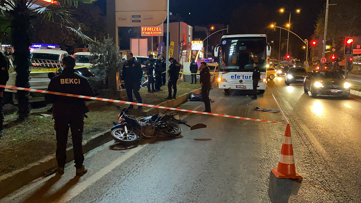 Yolcu otobüsünün çarptığı motosikletli öldü