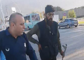 Engelli gibi davranan dilenci zabıtayı görünce kaçtı