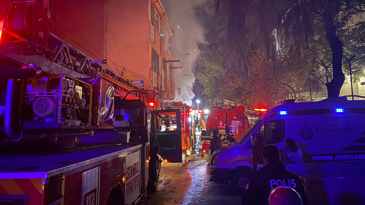Zeytinburnu’nda 5 katlı iş yerinde çıkan yangın söndürüldü