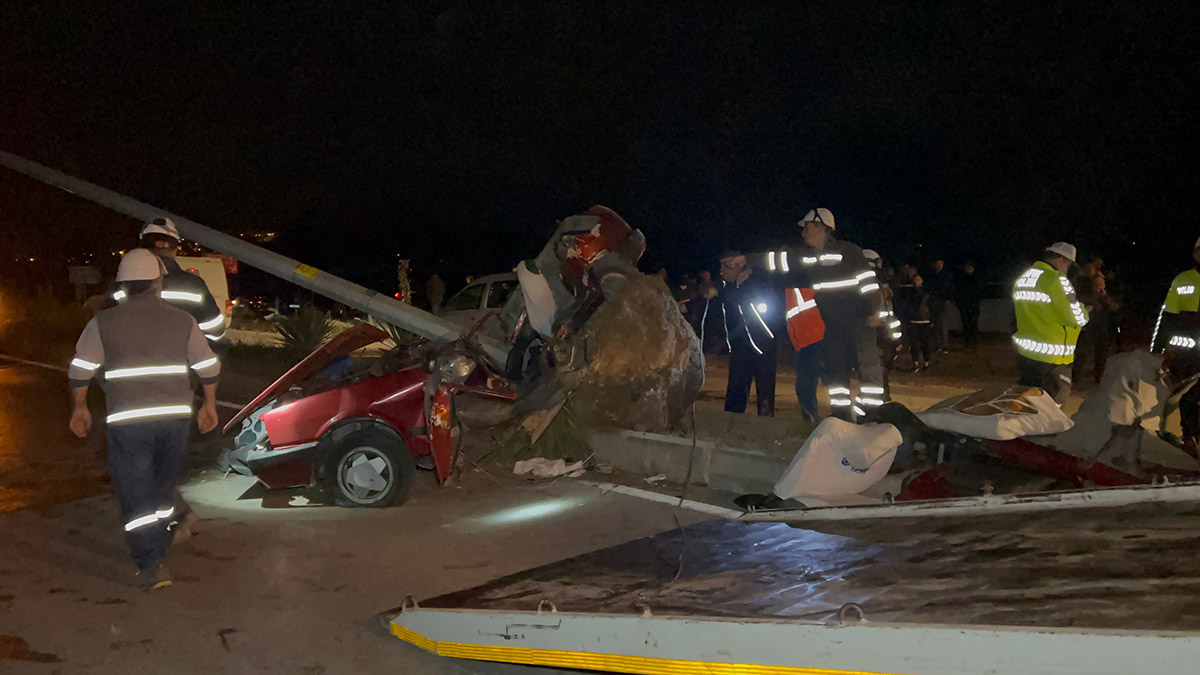 15 yaşındaki çocuğun kullandığı otomobil ikiye bölündü