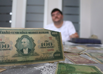 700 eski paranın yer aldığı koleksiyon oluşturdu