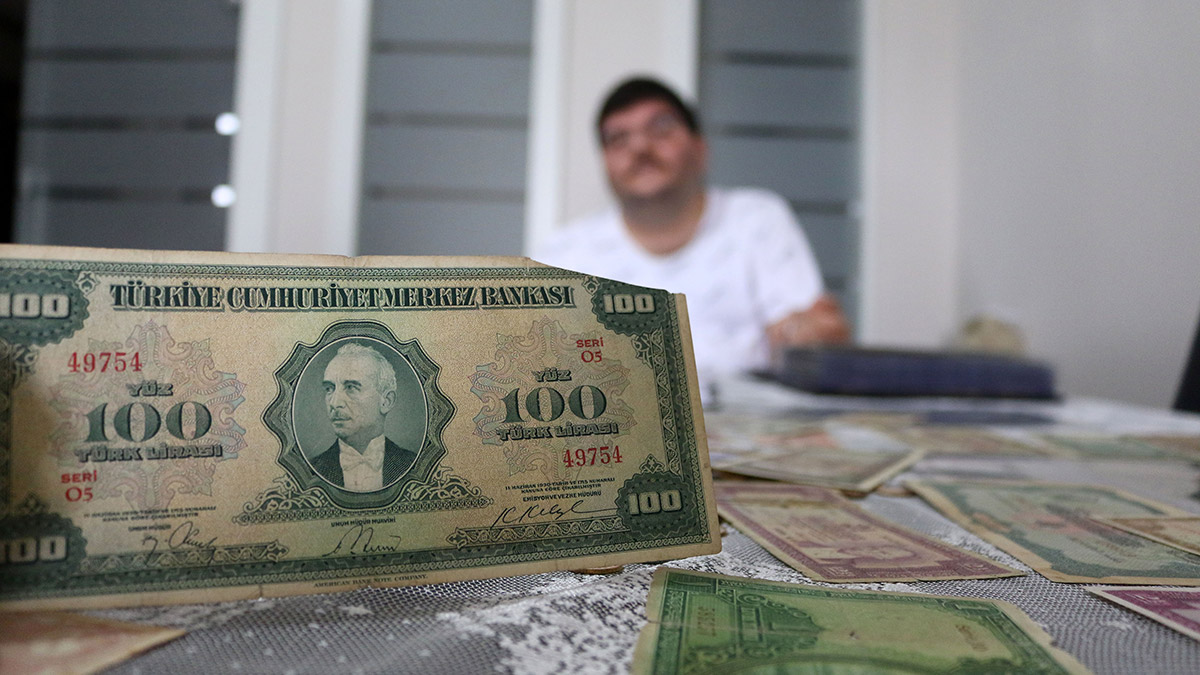 700 eski paranın yer aldığı koleksiyon oluşturdu