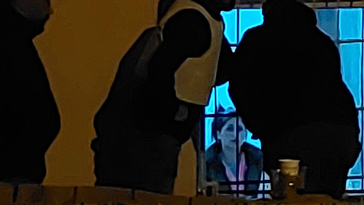 17 saattir dini nikahlı eşini silahla rehin aldı