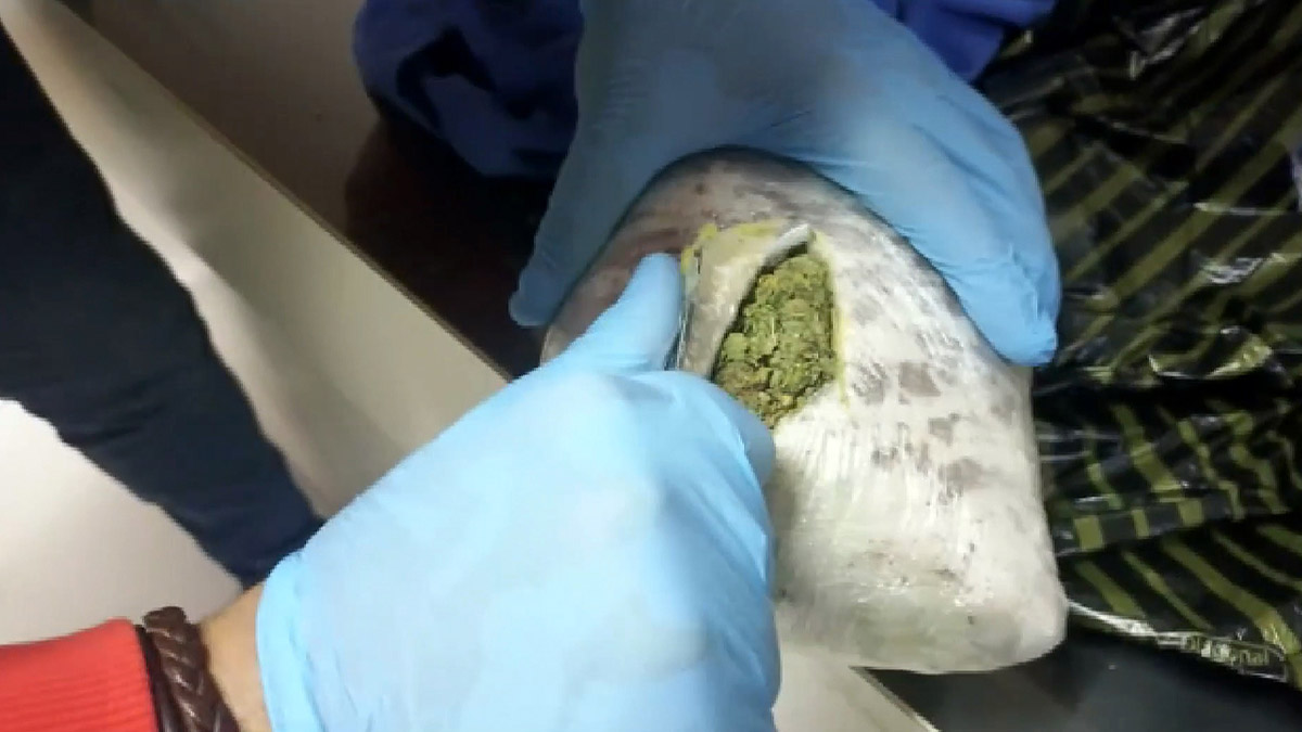 2 ayrı kargo paketinden uyuşturucu çıktı