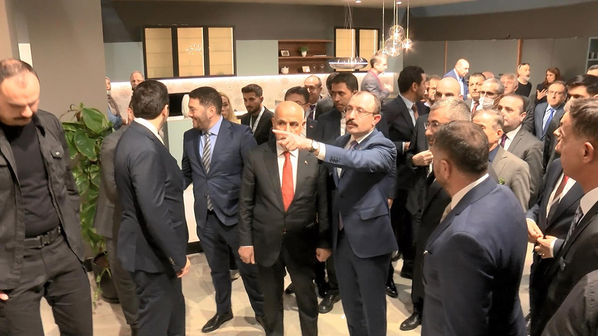 2 bakan Banyo ve Mutfak Fuarı'nı ziyaret etti