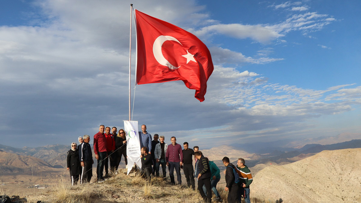 24 Kasım'da şehit öğretmenleri unutmadılar