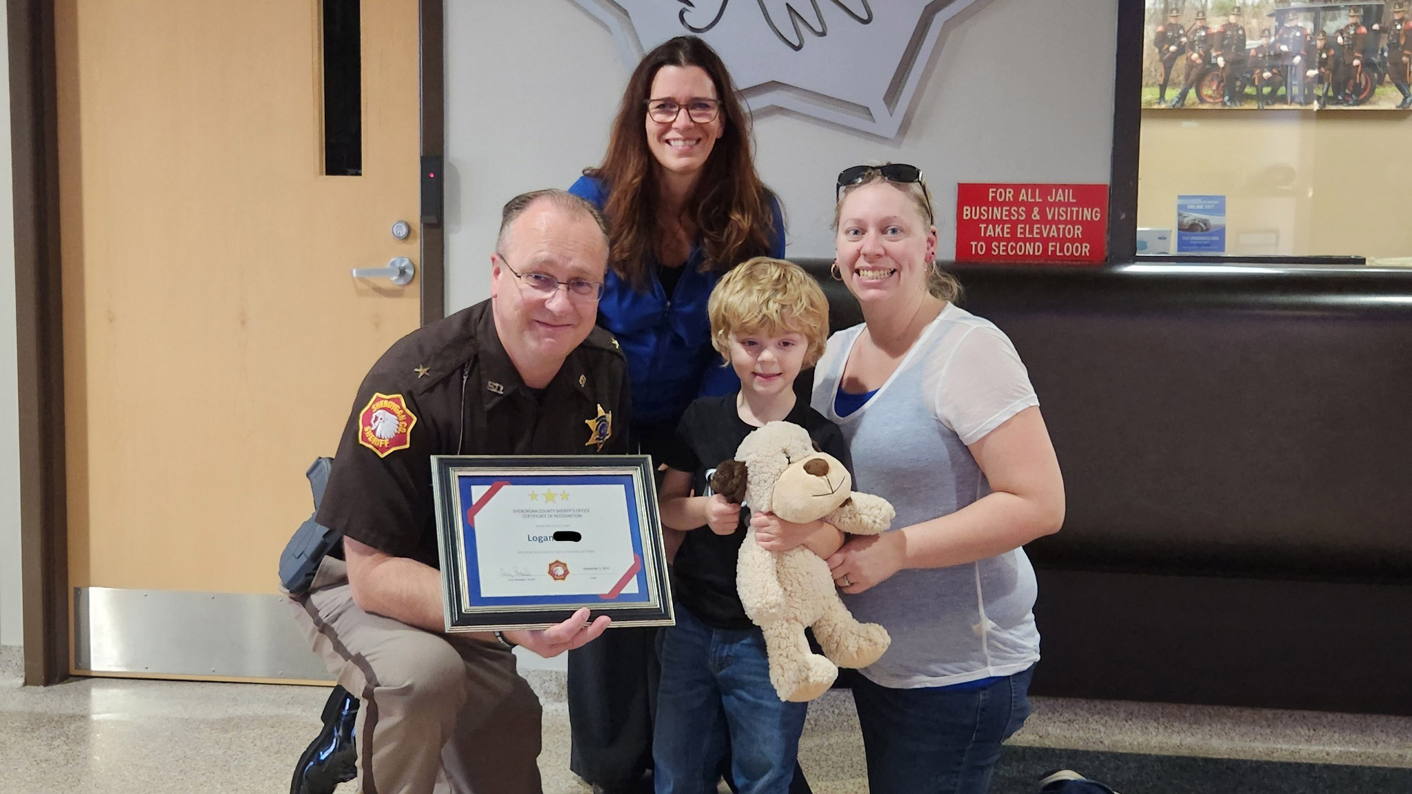 4 yaşındaki çocuk nöbet geçiren annesini kurtardı