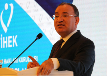 6'lı masa kendilerine emir eri arıyor
