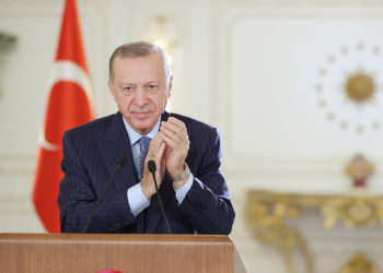 AK Parti tepeden bakarak siyaset yapmaz