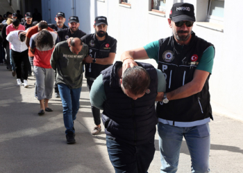 Adana'da torbacı operasyonu: 18 gözaltı