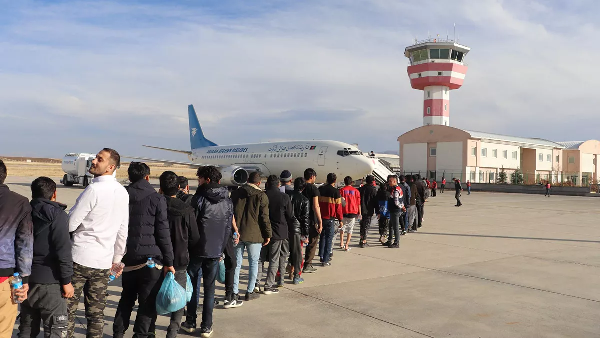 Ağrı’dan 136 afgan göçmen ülkelerine gönderildi
