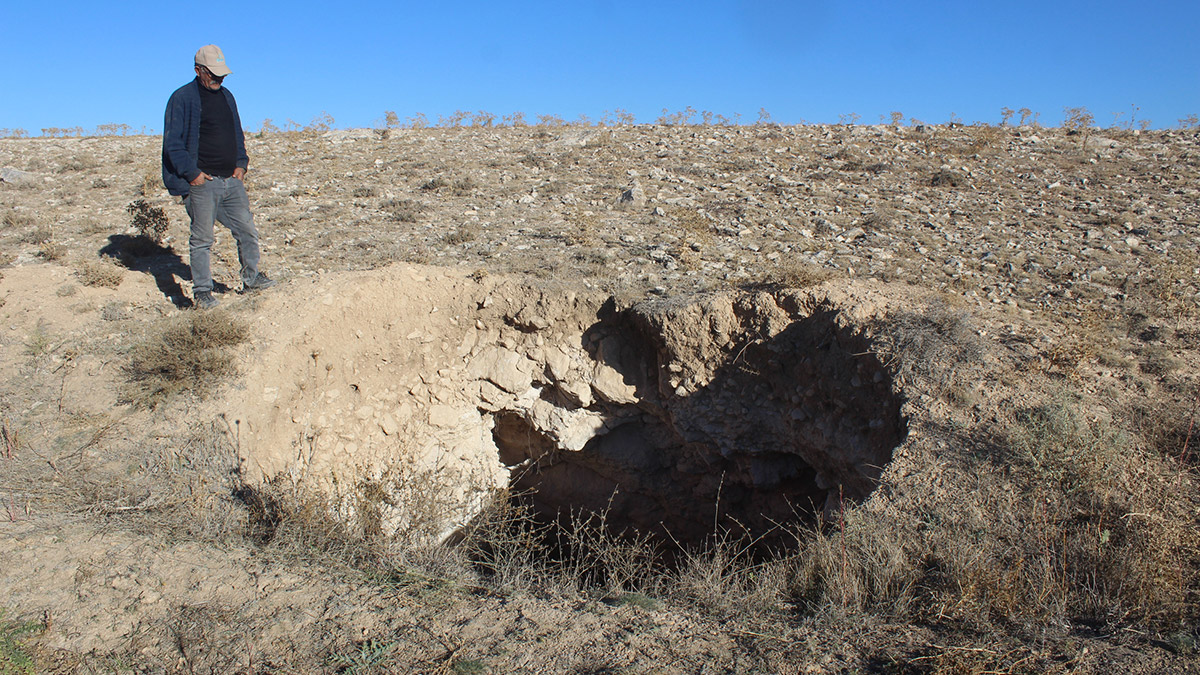 Aksaray'da 10 metre derinliğinde obruk oluştu 