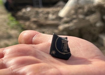 Anıtsal yapının kalıntısında 'tılsımlı amulet' bulundu