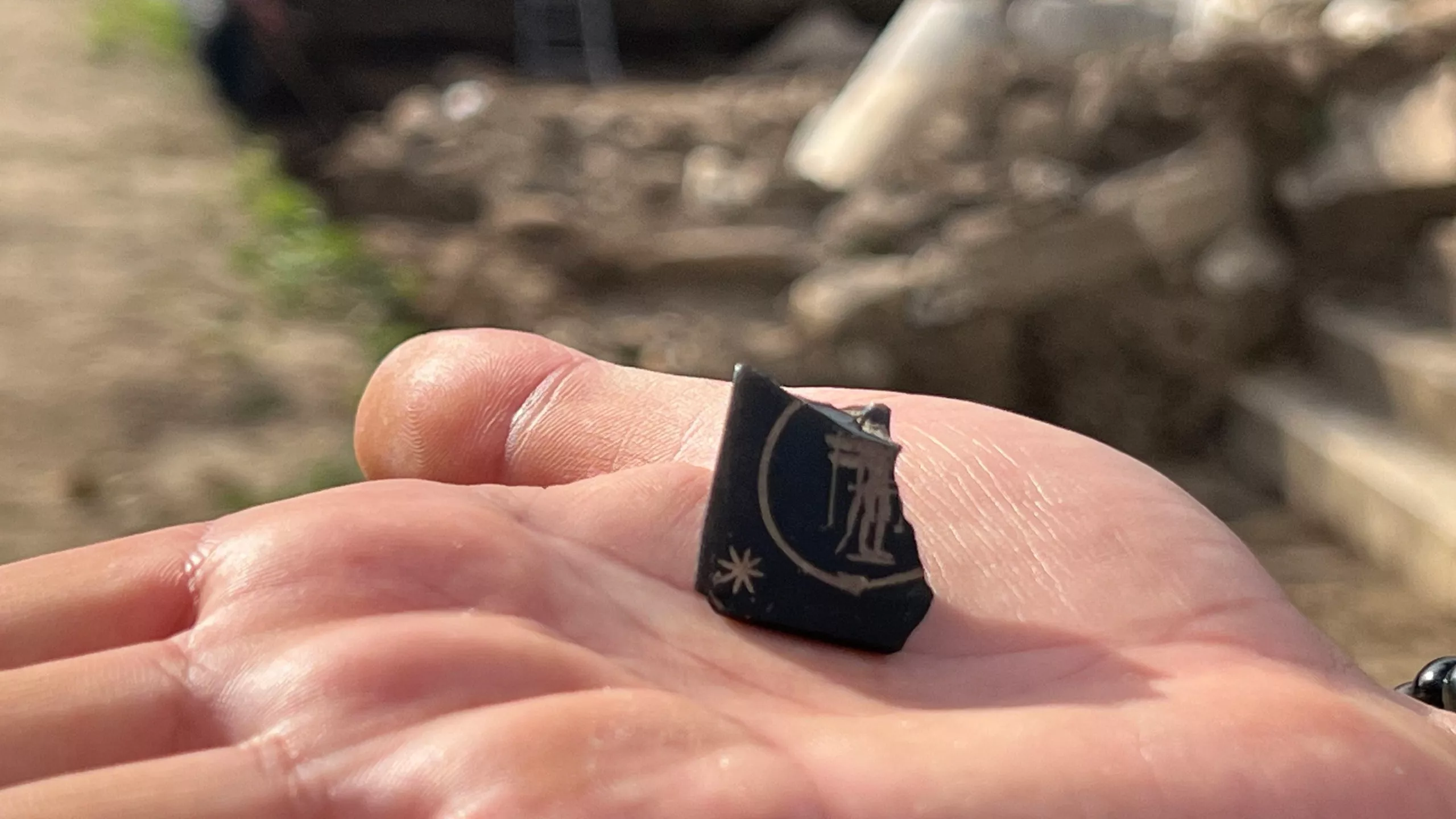 Anıtsal yapının kalıntısında 'tılsımlı amulet' bulundu
