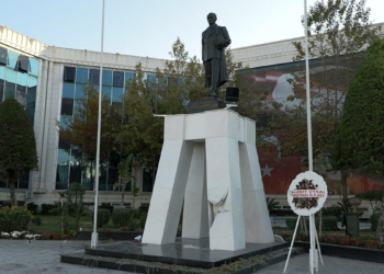Antalya'da Atatürk Anıtı'na balyozlu saldırı