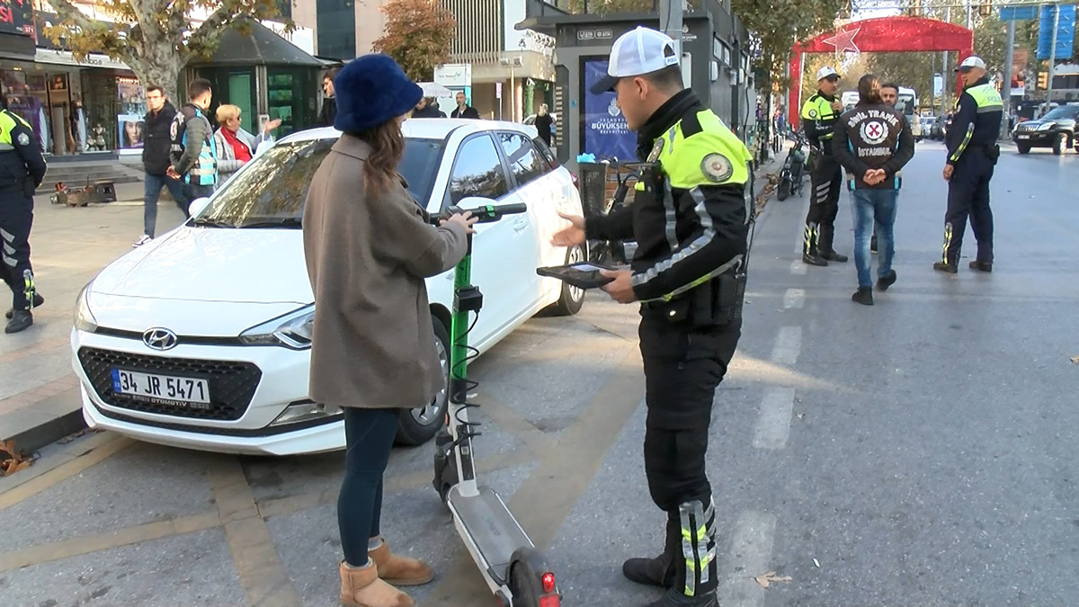 Bağdat Caddesi'nde skuter denetimi  