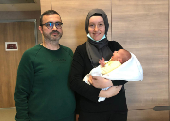Bağırsakları göğüs kafesinde doğan bebek tedavi edildi
