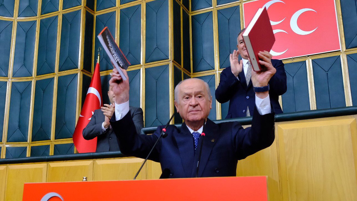 Bahçeli'den 6'lı masaya anayasa çağrısı