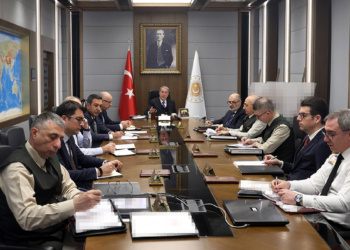 Bakan Akar komutanlarla toplantı düzenlendi