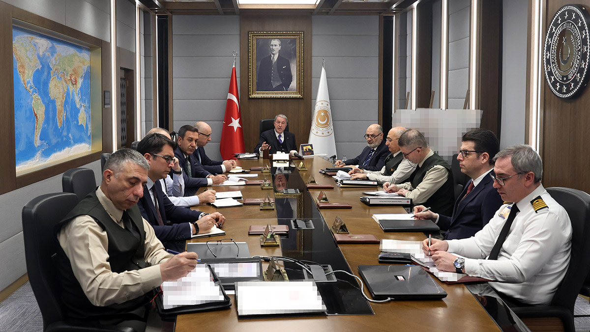 Bakan Akar komutanlarla toplantı düzenlendi