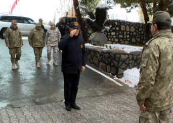 Bakan Akar ve TSK komuta kademesi sınır hattında