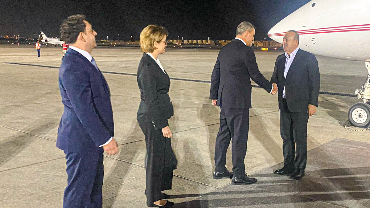 Bakan Çavuşoğlu BAE'ye geldi