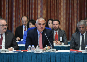 Bakan Ersoy: Turizm geliri 35 milyar doları aştı