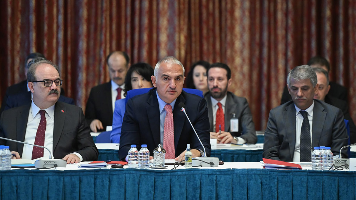 Bakan Ersoy: Turizm geliri 35 milyar doları aştı