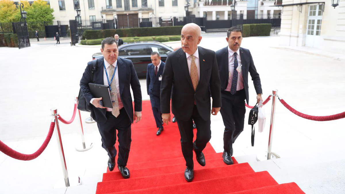 Bakan Kirişci Paris'e geldi